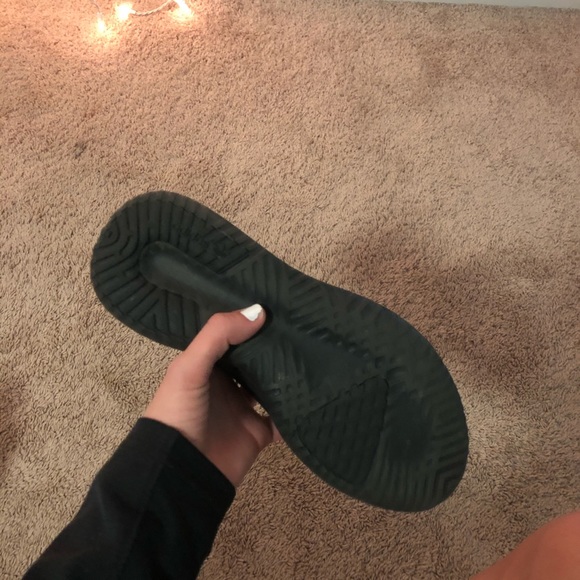 Adidas black tennis shoes - Picture 3 of 5